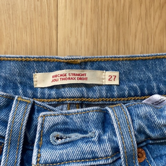 Levi’s Ribcage Straight - Picture 3 of 6